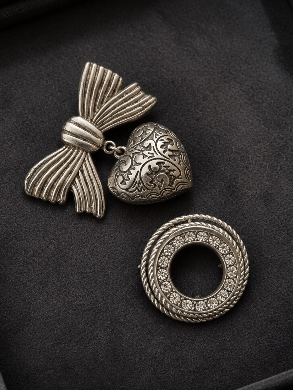 Silver-Tone Decorative Heart & Round Broach set